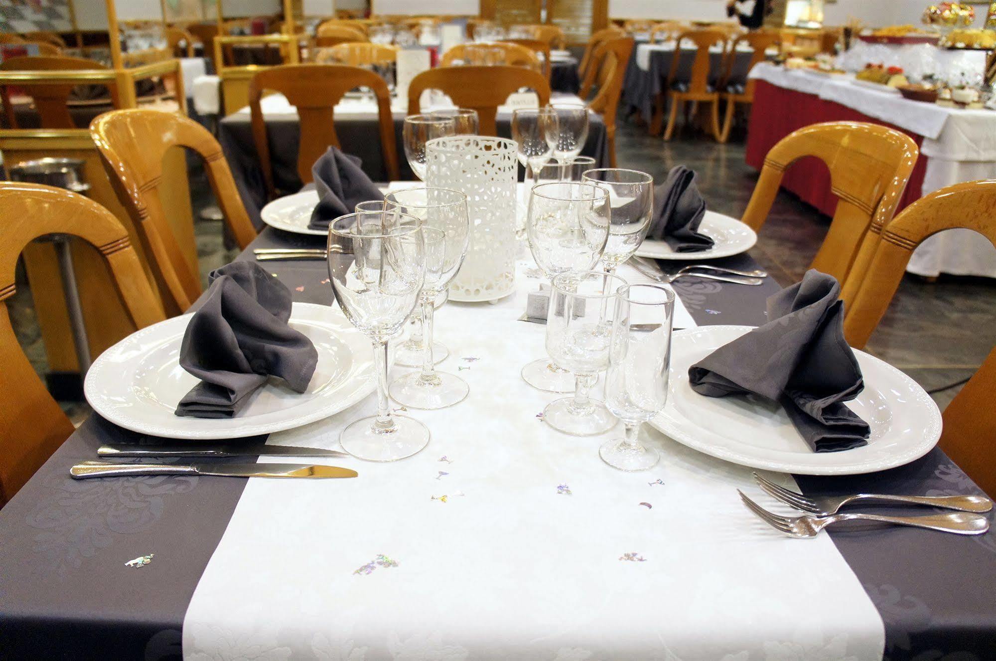 Yomo Eureka Hotel Andorra la Vella Bagian luar foto