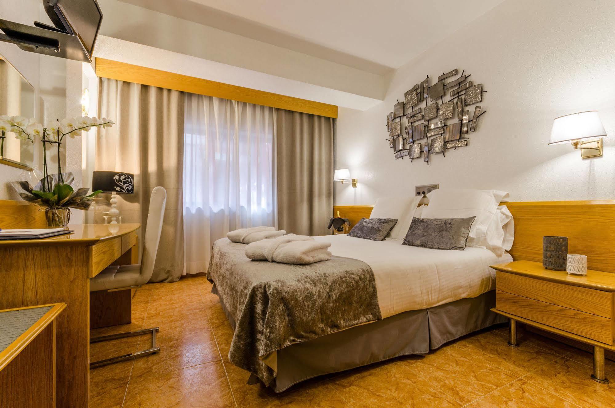 Yomo Eureka Hotel Andorra la Vella Bagian luar foto